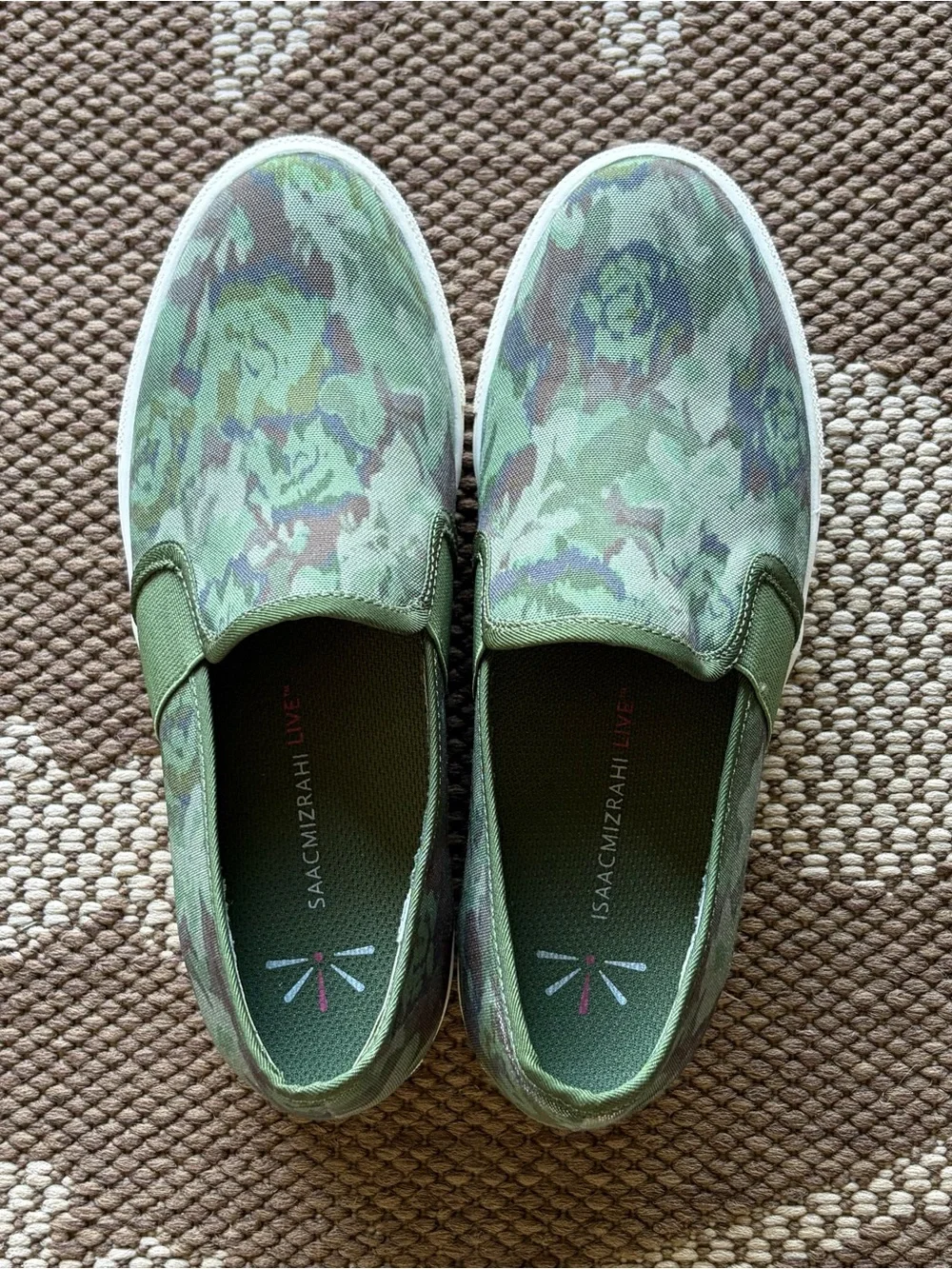Isaac Mizrahi Daphney Shoes Green Camo Slip-On Sneakers ~ Like New! Women’s Sz 7